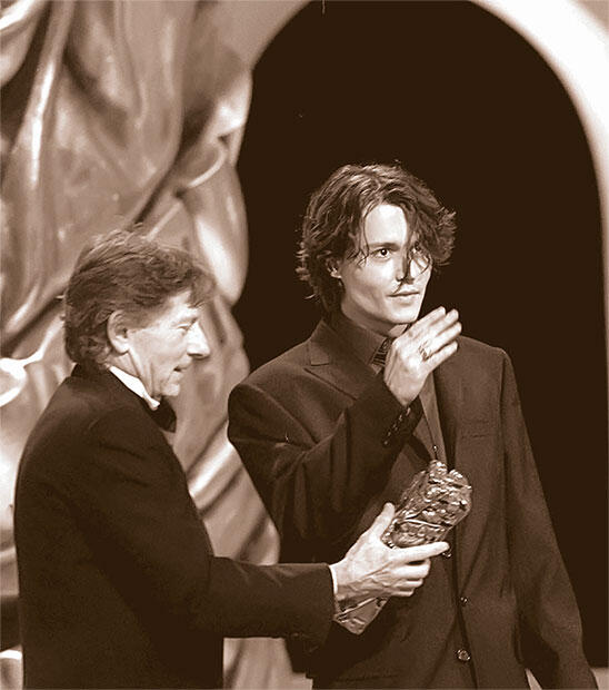 Джонни на вручении наград Академии кинокритиков США Французская жизнь Ванесса - фото 13