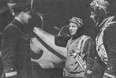 Летчики севастопольской авиагруппы Слева направо Герои Советского Союза М В - фото 42