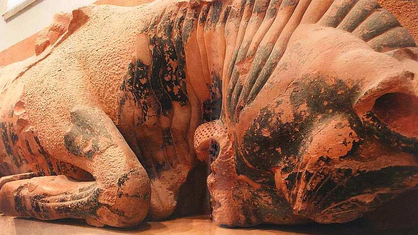 Битва львов и быка Фрагмент фронтона храма Гекатомпедон Около 575550 до н э - фото 15