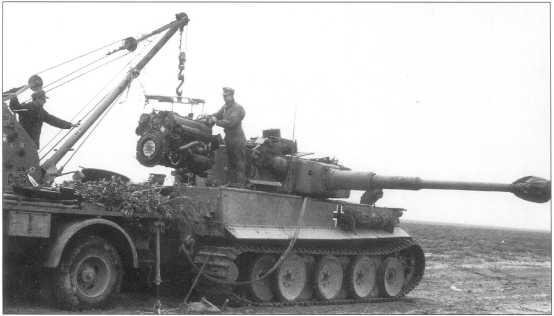 Ремонт танка Тигр в полевых условиях Северная Африка весна 1943 года - фото 21