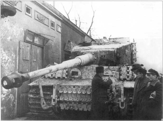 PzKpfwVI AusfE 501го отдельного танкового батальона Тигр I был подбит и - фото 39
