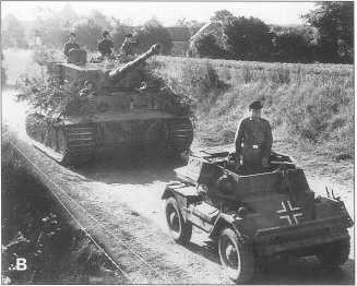 AС PzKpfwVI AusfE номер 211 Апрель 1944 года Впереди танка трофейный - фото 217