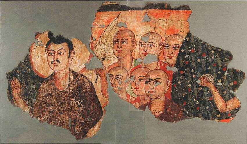 Будда с монахами Миран Восточный Туркестан III век Ганчевая штукатурка - фото 85