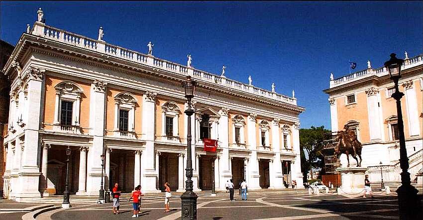 Здание музея Капитолий самый невысокий и небольшой по площади но главный из - фото 3