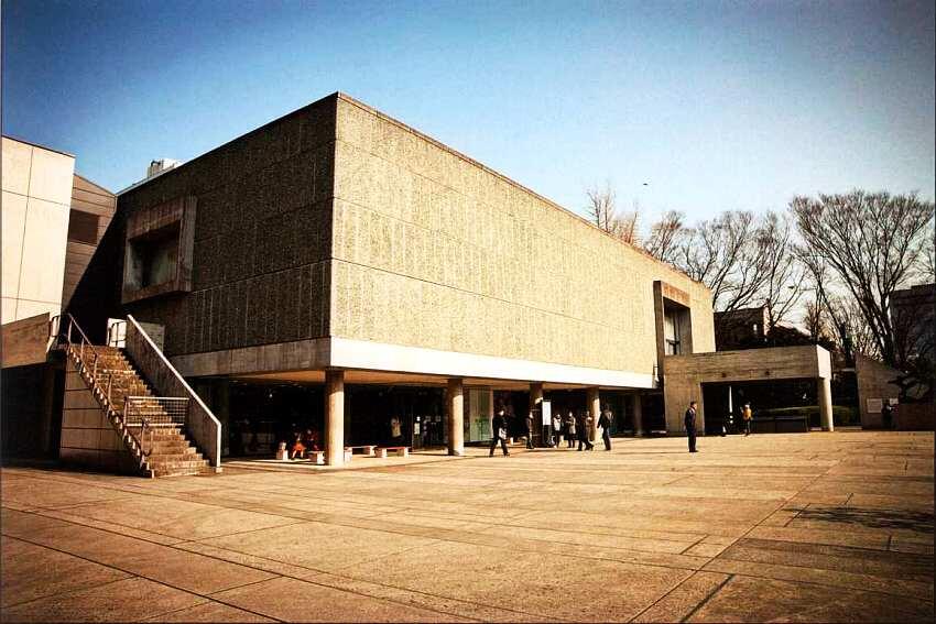 Здание музея Национальный музей западного искусства в Токио хранит одно из - фото 2
