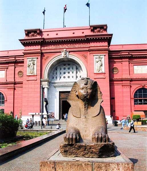 Сфинкс Тутмоса III перед входом в музей Бессмертные творения шедевры - фото 2