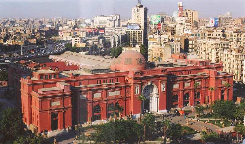 Каирский музей Общий вид Огромный вестибюль около ста залов расположенных - фото 4