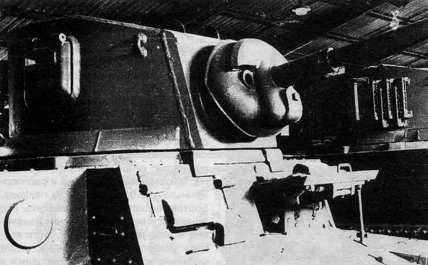Сварная башня танка M3А1 Хорошо видна бронировка маскустановки М23 - фото 15