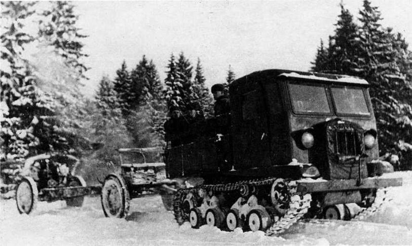 Трактор СТЗ5 буксирует ни огневую позицию 122мм гаубицу образца 1938 года - фото 15