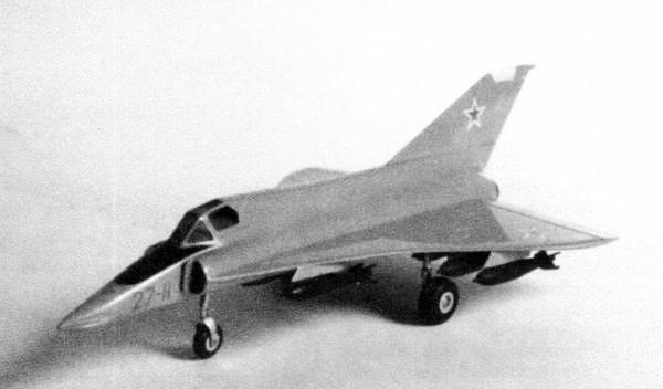 Модель штурмовика 2711 с оживальным крылом Первый вариант микояновского - фото 9