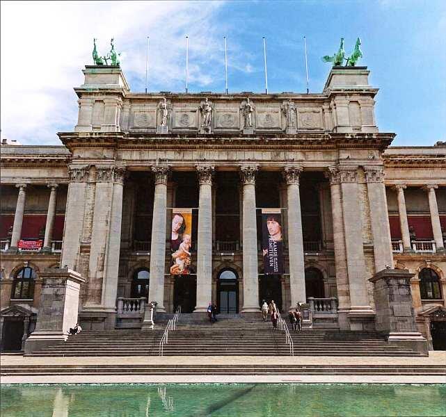 Здание музея Можно считать что Королевский музей изящных искусств в Брюсселе - фото 1