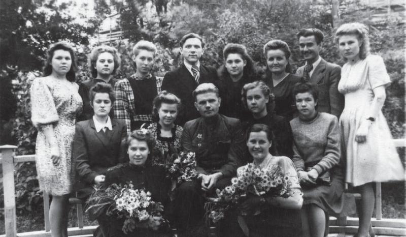 Сокурсники Тверского пединститута 1947 год В редакции журнала Юность В - фото 10