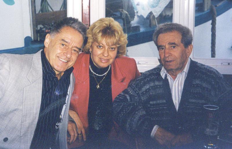 С отцом Ани С Иосифом Кобзоном С композитором и певцом а ныне Чрезвычайным и - фото 60