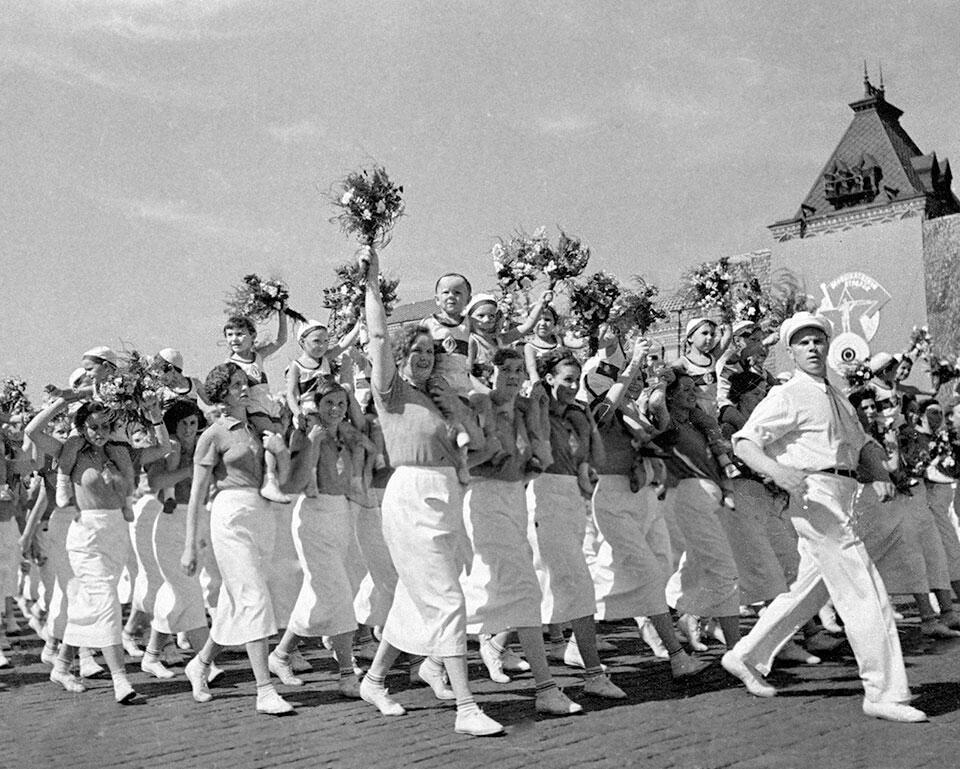 Парад физкультурников на Красной площади 1936 г Парад физкультурников на - фото 75