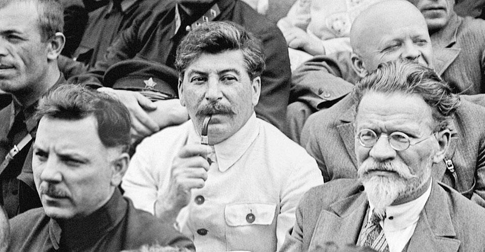 Генеральный секретарь ЦК КПСС Иосиф Виссарионович Сталин в центре - фото 80