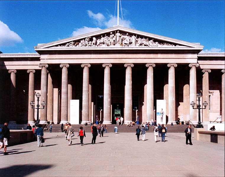 Фасад музея Интерьер музея В 2008 Британский музей вдруг оказался в центре - фото 1