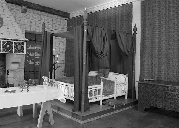 Кровать Эдуарда I в лондонском Тауэре реконструкция Его ложе было разборным - фото 2