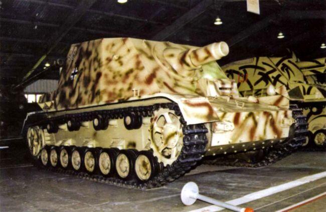 Штурмовой танк Brummbar первой серии в экспозиции Военноисторического музея - фото 163