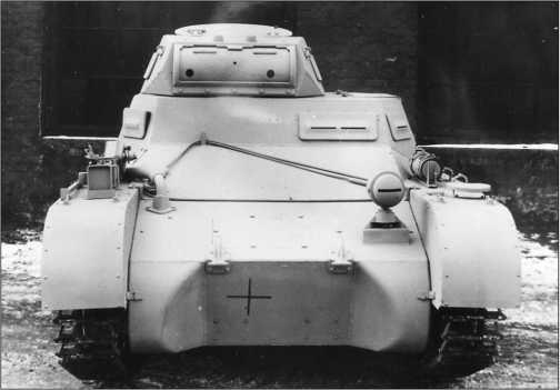 PzI AusfA вид спереди На большинстве танков фара со светомаскировочной - фото 7