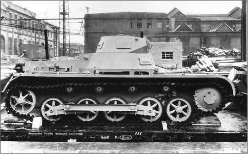 PzI AusfВ Прекрасно видна измененная ходовая часть Небольшая арочная - фото 8