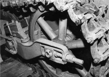 Интерьер танка PzI AusfA фото вверху Хорошо различима система открывания - фото 19