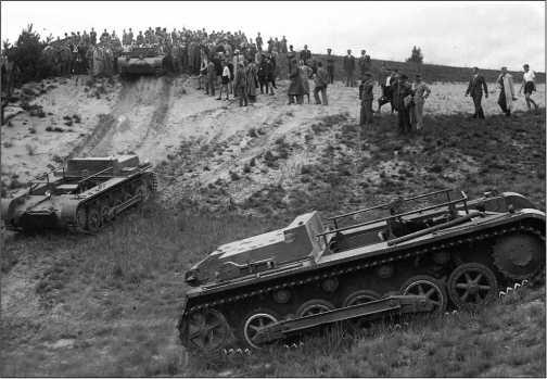 Учебные танки PzI AusfB во время демонстрационных заездов 1936 год По - фото 28