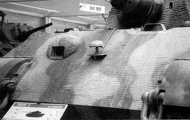 Лобовая часть корпуса Справа от амбразуры установлена маскировочная фара - фото 17