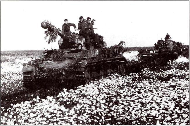 Немецкие танки PzIV из 1й танковой армии наступающие в районе Изюма южнее - фото 9