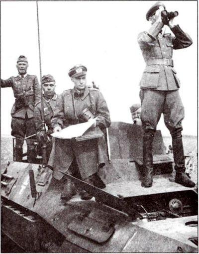 Немецкие офицеры из 4й танковой армии во время рекогносцировки в донских - фото 26
