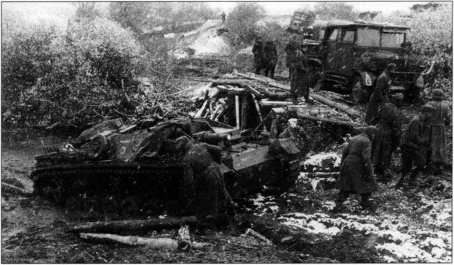 Немецкое штурмовое орудие StuG III из 177 дивизиона завязло в грязи Западный - фото 14