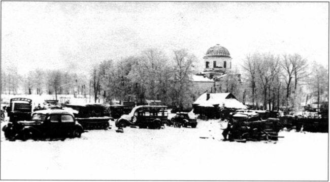 Разбитая немецкая техника в одном из городов Подмосковья Западный фронт - фото 72
