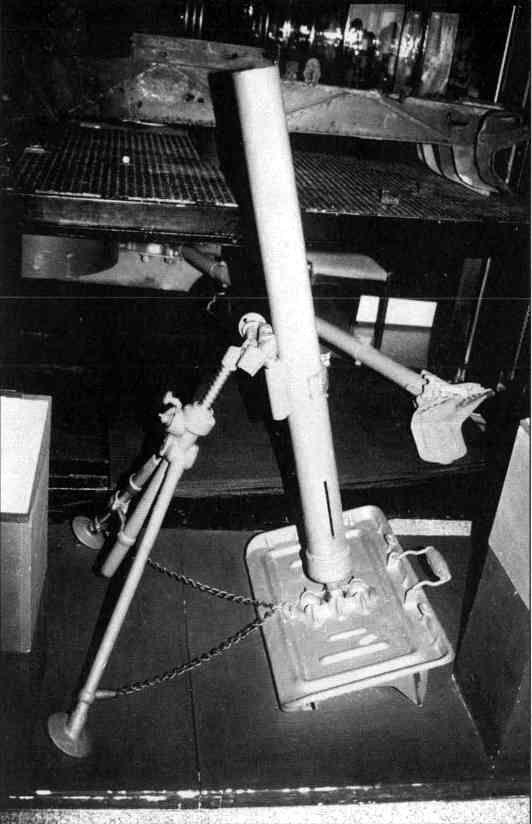Финский 81мм миномет обр 1934 г Финны у сбитой летающей лодки МБР2 - фото 39