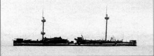 Остов броненосца Динъюань после взрыва Уцелевшие корабли Бэйянского флота - фото 122