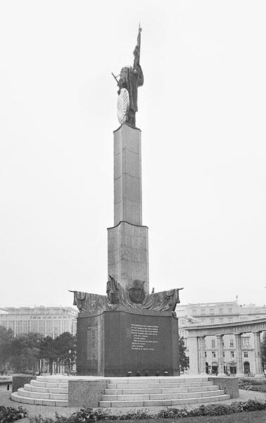 2003 год СМихалков в Вене Вена Памятник воинамосвободителям из 4й - фото 30