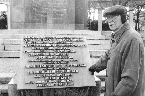 2003 год СМихалков в Вене Вена Памятник воинамосвободителям из 4й - фото 31