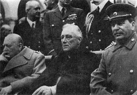 У Черчиль Ф Рузвельт И Сталин на Ялтинской конференции - фото 51