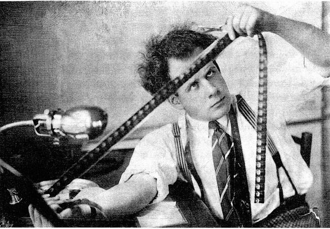 Сергей Эйзенштейн во время работы над фильмом Октябрь 1928 Нужно отметить - фото 1