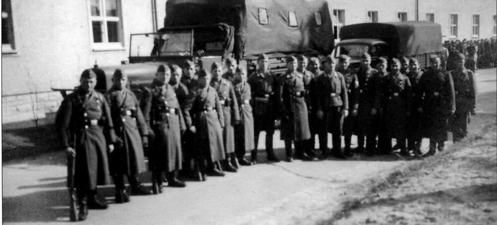 В авиаполевых дивизиях Западного фронта автотранспорт был на вес золота - фото 12