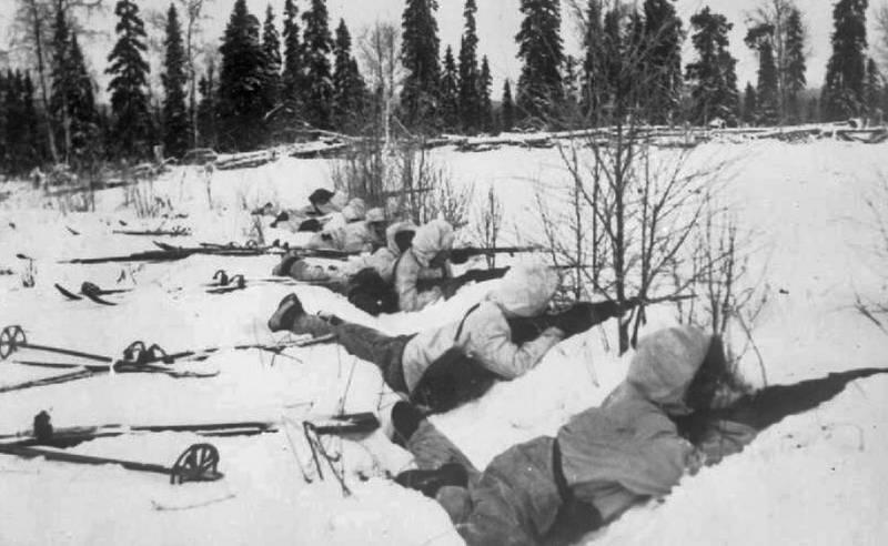 Финские лыжники на позиции 1940 г К этому добавились нехватка в Красной - фото 2