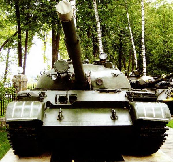 Средний танк Т62 Вид спереди Средний танк Т62 вид сзади сбоку - фото 9