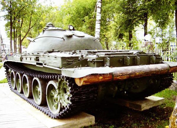 Средний танк Т62 вид сзади Танки Т62 проходят по Красной площади во - фото 11