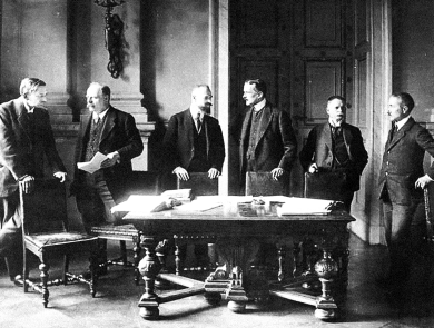 Германская делегация подписавшая в Версале 231ю статью мирного договора - фото 5