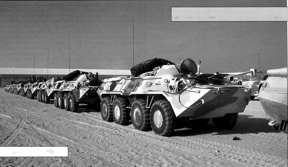 Украинские БТР80 перед маршем из Кувейта в Ирак Фото из коллекции Р Туровца - фото 1