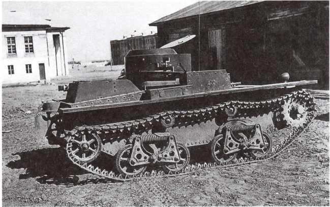 Трофейный танк Т38 на финской службе Лето 1942 года На башне машины нанесена - фото 95