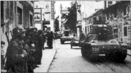 Танки дивизии проезжают по улицам Сплита 27 сентября 1943 г Танк Гочки с - фото 19