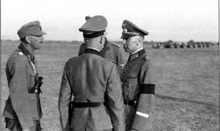 Боеготовность дивизии инспектирует один из немецких генералов Крайний слева - фото 6