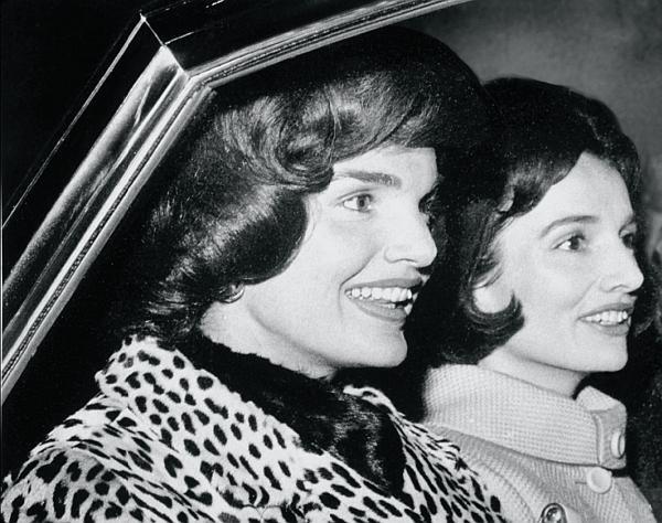 Сестры Жаклин Кеннеди и Каролина Ли Радзивилл 9 марта 1962 г Everett - фото 10