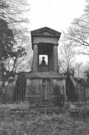 Вначале Лаплас был похоронен на парижском кладбище Пер Лашез но в 1888 году - фото 52