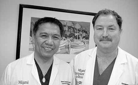 Медицинский координатор Э Какайорин слева и один из моих лечащих врачей К - фото 27