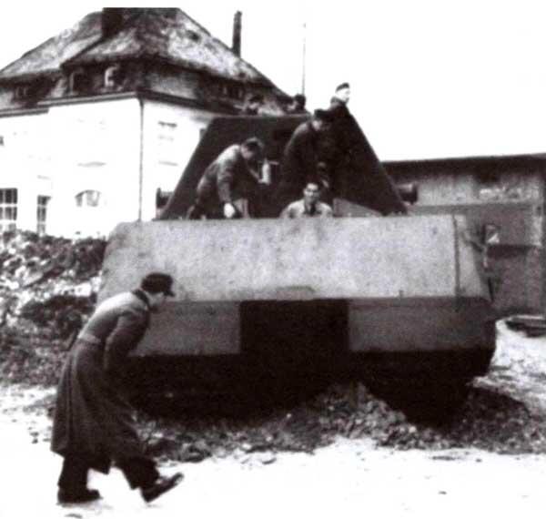 Первая поездка по двору завода На танке установлена балластная башня с - фото 12